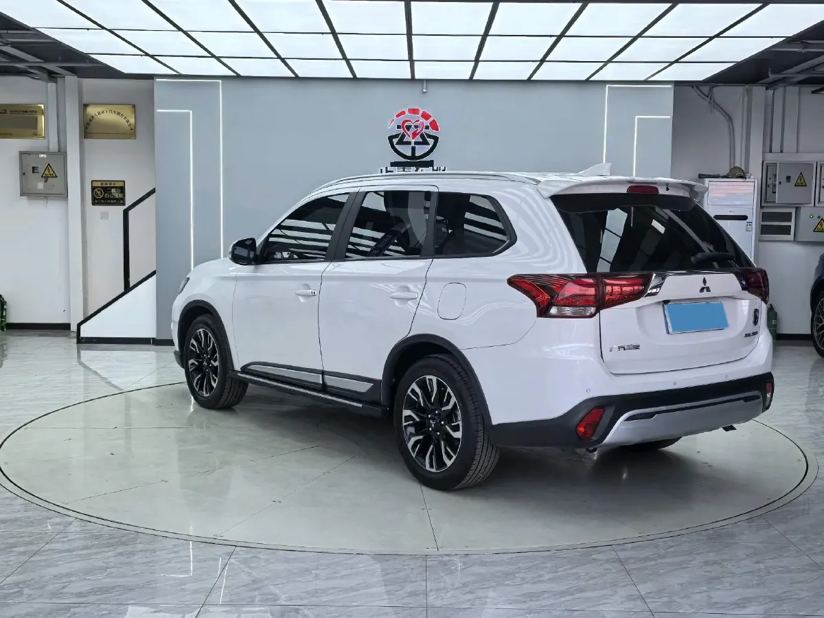 2020 Mitsubishi Outlander 2.0L 166HP L4 CVT,autocango,china used car exporter,china ev exporter,chinese used car exporter,chinese used ev exporter