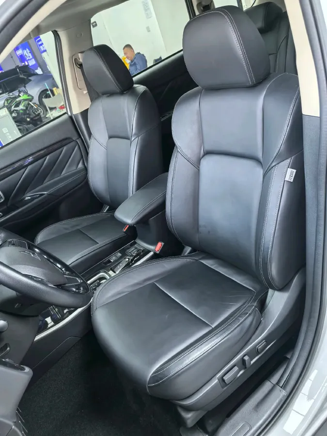 2020 Mitsubishi Outlander 2.0L 166HP L4 CVT,autocango,china used car exporter,china ev exporter,chinese used car exporter,chinese used ev exporter