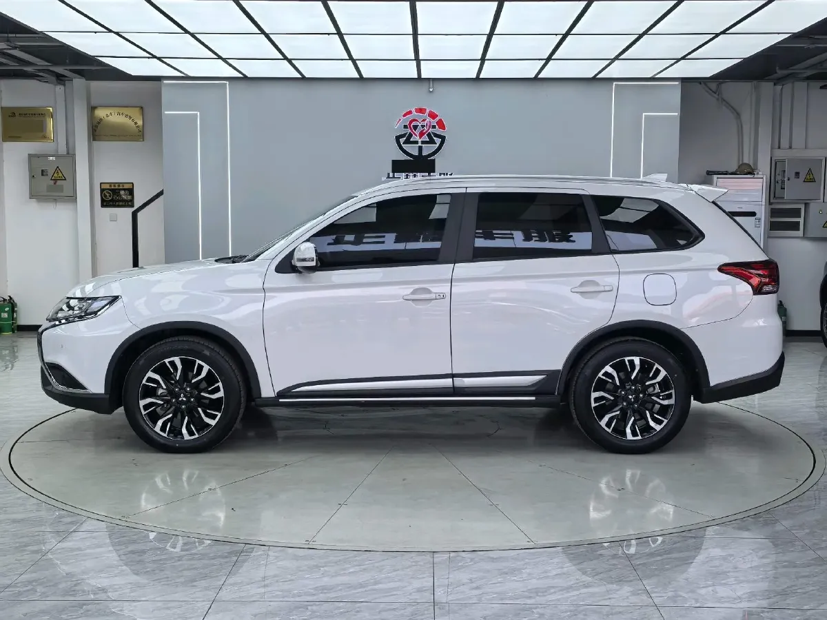 2020 Mitsubishi Outlander 2.0L 166HP L4 CVT,autocango,china used car exporter,china ev exporter,chinese used car exporter,chinese used ev exporter