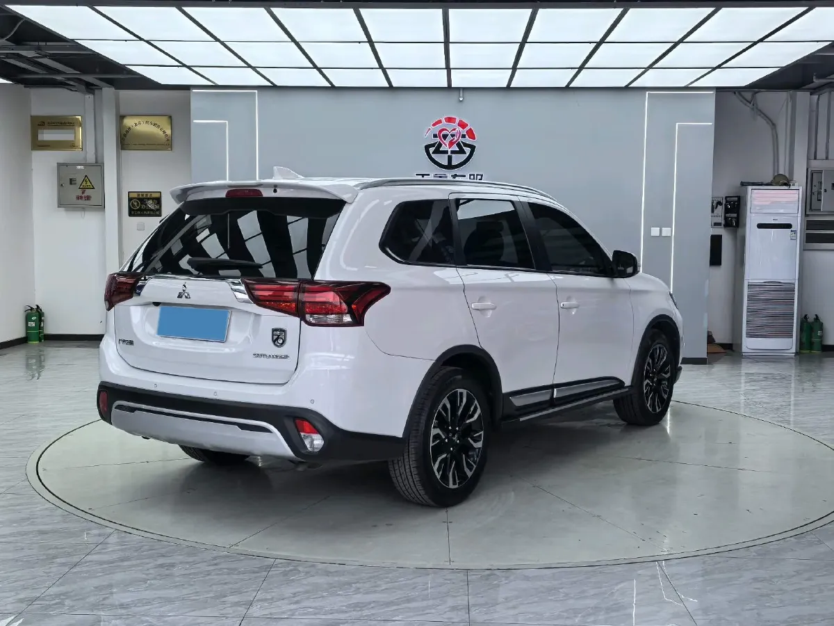 2020 Mitsubishi Outlander 2.0L 166HP L4 CVT,autocango,china used car exporter,china ev exporter,chinese used car exporter,chinese used ev exporter