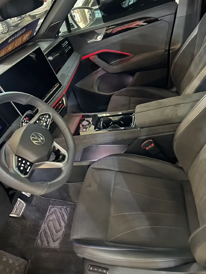 2024 Volkswagen Tiguan L 2.0T 186HP L4 7DCT,autocango,china used car exporter,china ev exporter,chinese used car exporter,chinese used ev exporter