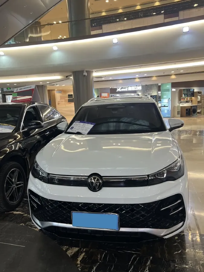 2024 Volkswagen Tiguan L 2.0T 186HP L4 7DCT,autocango,china used car exporter,china ev exporter,chinese used car exporter,chinese used ev exporter