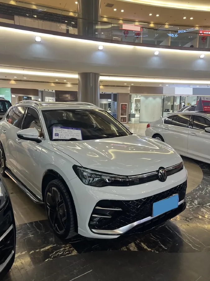 2024 Volkswagen Tiguan L 2.0T 186HP L4 7DCT,autocango,china used car exporter,china ev exporter,chinese used car exporter,chinese used ev exporter