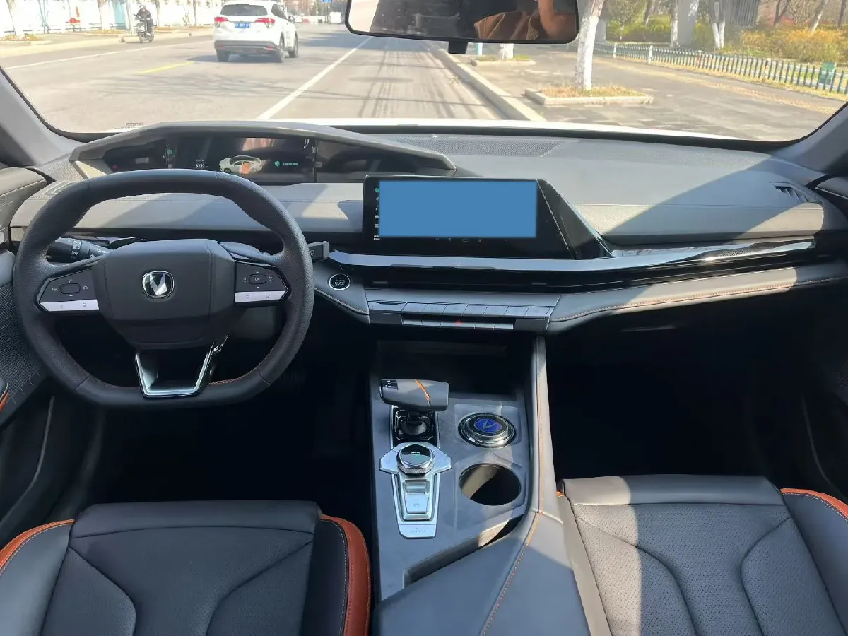 2023 ChangAn UNI-V 1.5T 188HP L4 7DCT,autocango,china used car exporter,china ev exporter,chinese used car exporter,chinese used ev exporter