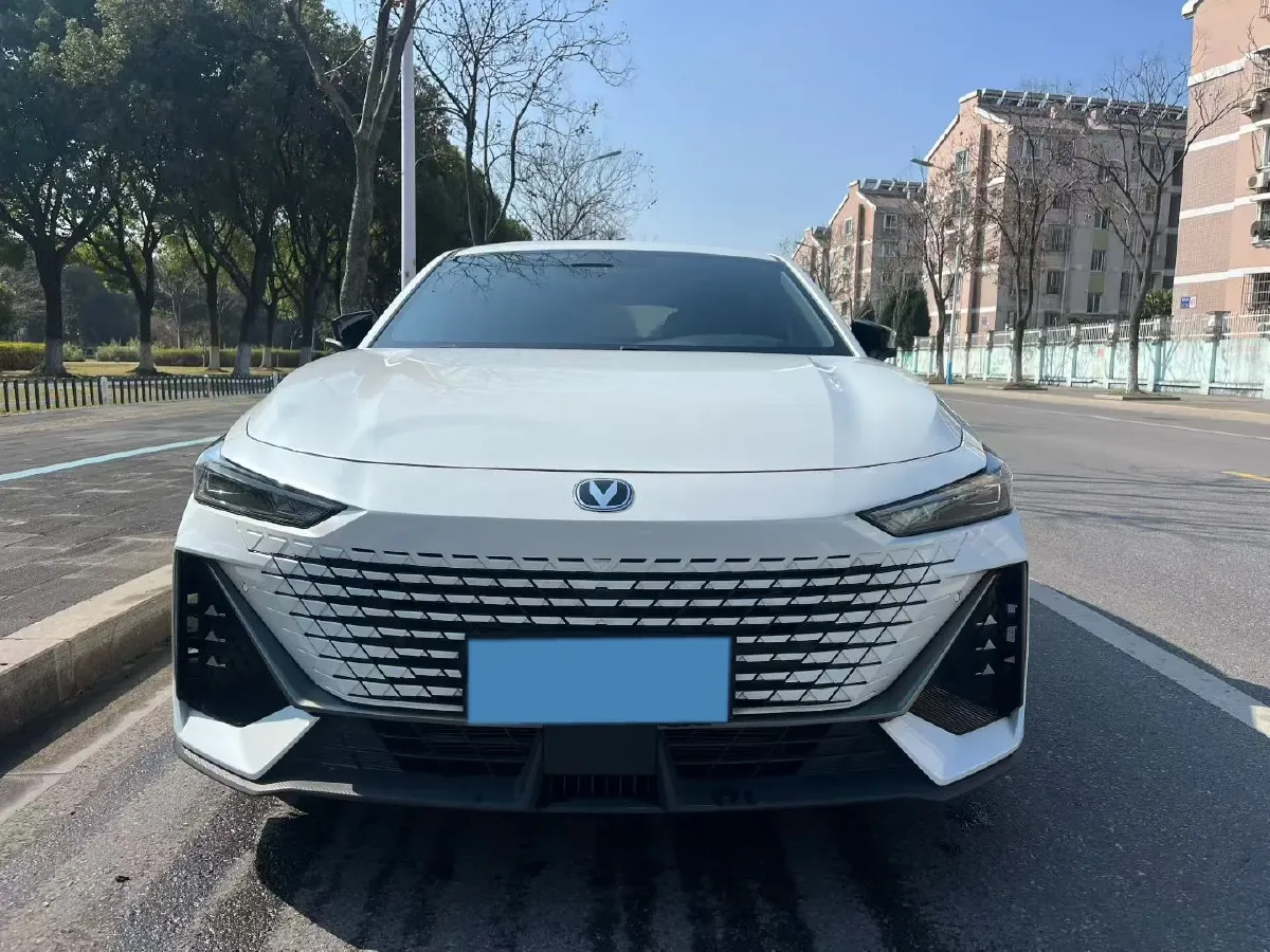 2023 ChangAn UNI-V 1.5T 188HP L4 7DCT,autocango,china used car exporter,china ev exporter,chinese used car exporter,chinese used ev exporter