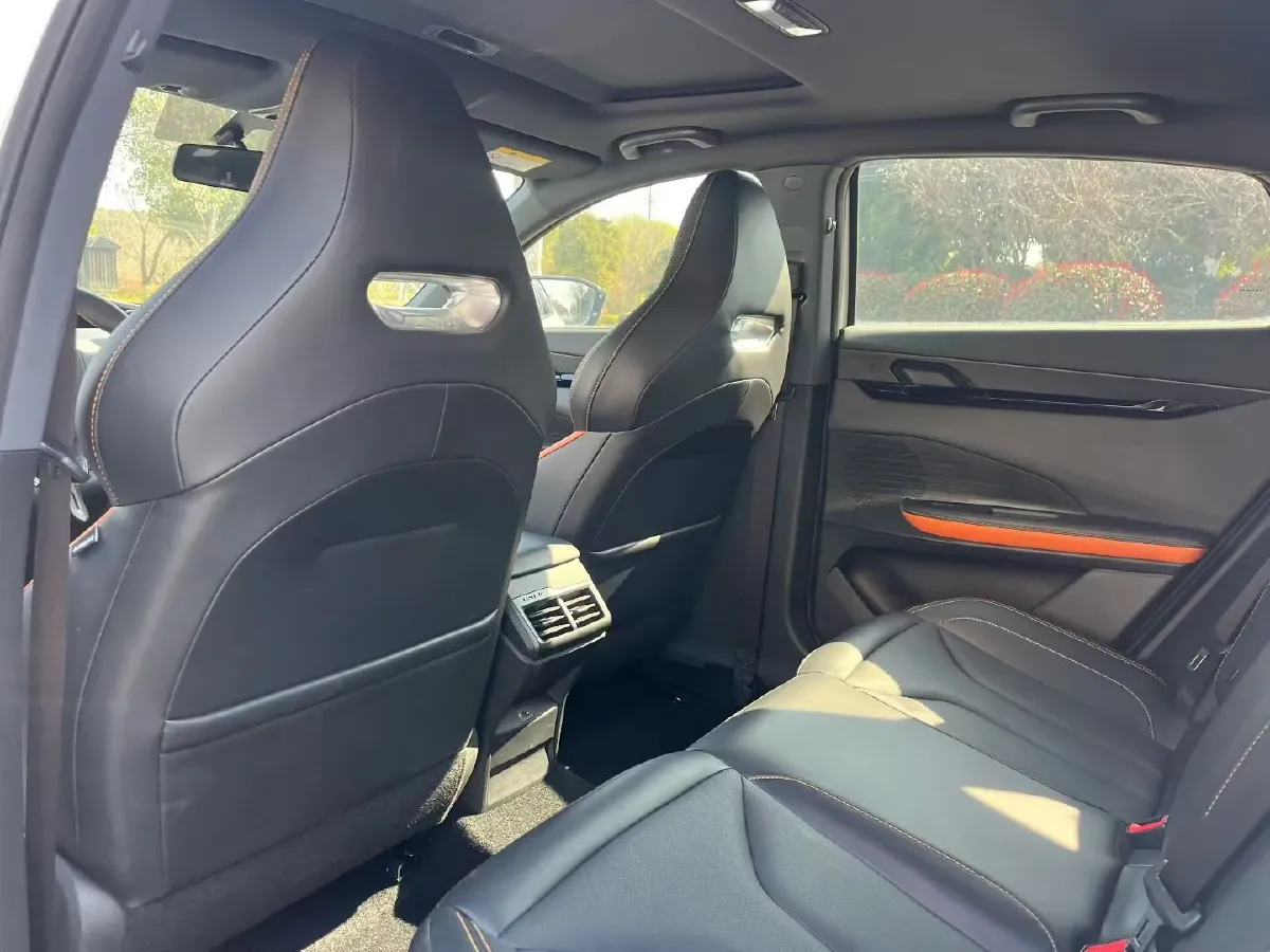 2023 ChangAn UNI-V 1.5T 188HP L4 7DCT,autocango,china used car exporter,china ev exporter,chinese used car exporter,chinese used ev exporter