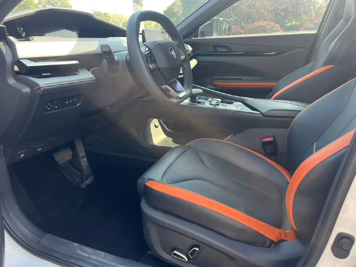 2023 ChangAn UNI-V 1.5T 188HP L4 7DCT,autocango,china used car exporter,china ev exporter,chinese used car exporter,chinese used ev exporter