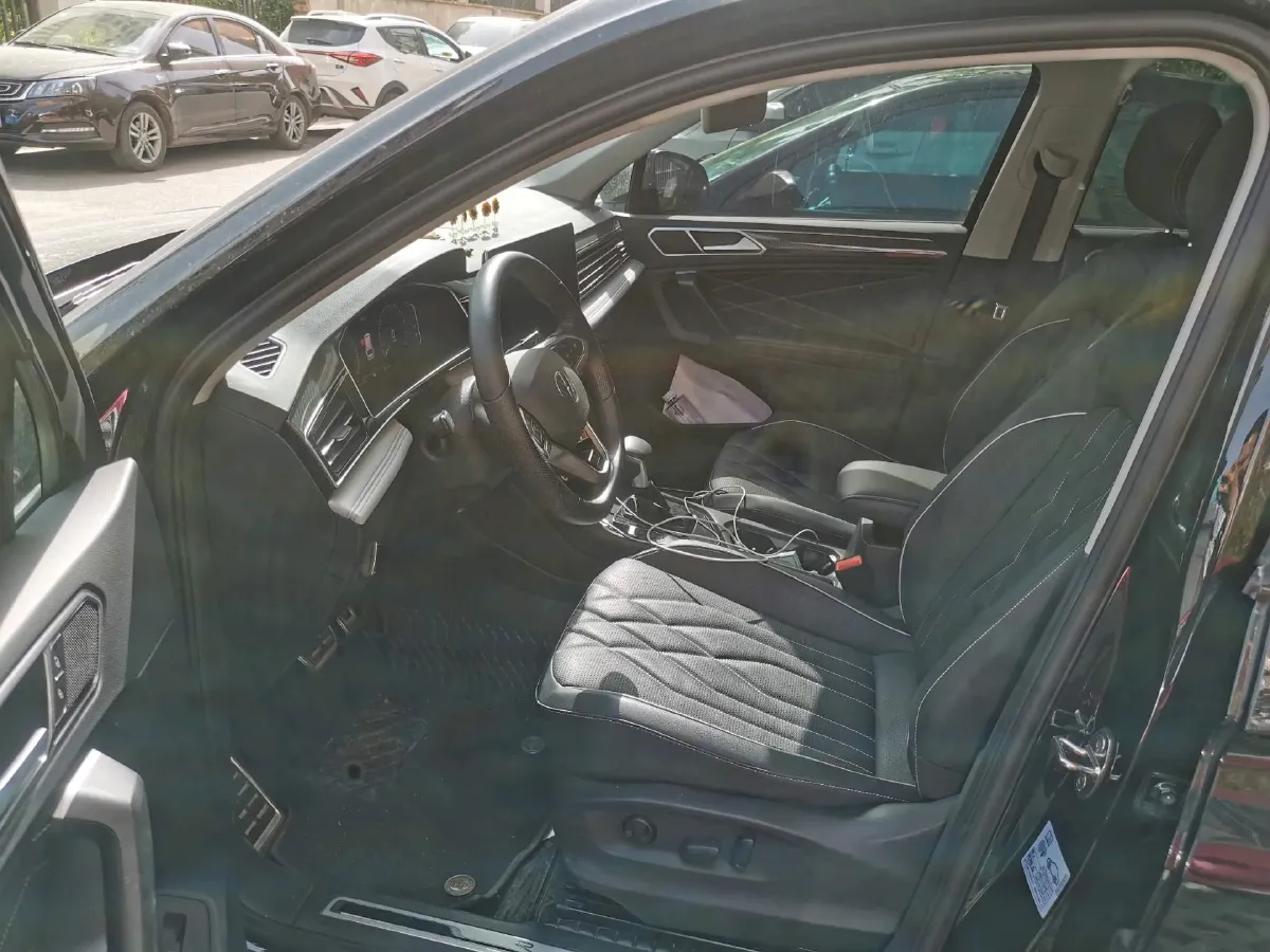 2024 Volkswagen Tiguan L 2.0T 186HP L4 7DCT,autocango,china used car exporter,china ev exporter,chinese used car exporter,chinese used ev exporter