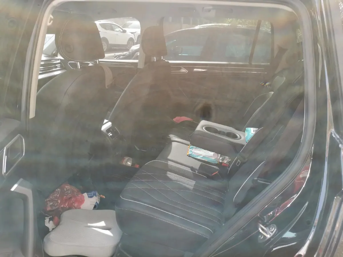 2024 Volkswagen Tiguan L 2.0T 186HP L4 7DCT,autocango,china used car exporter,china ev exporter,chinese used car exporter,chinese used ev exporter