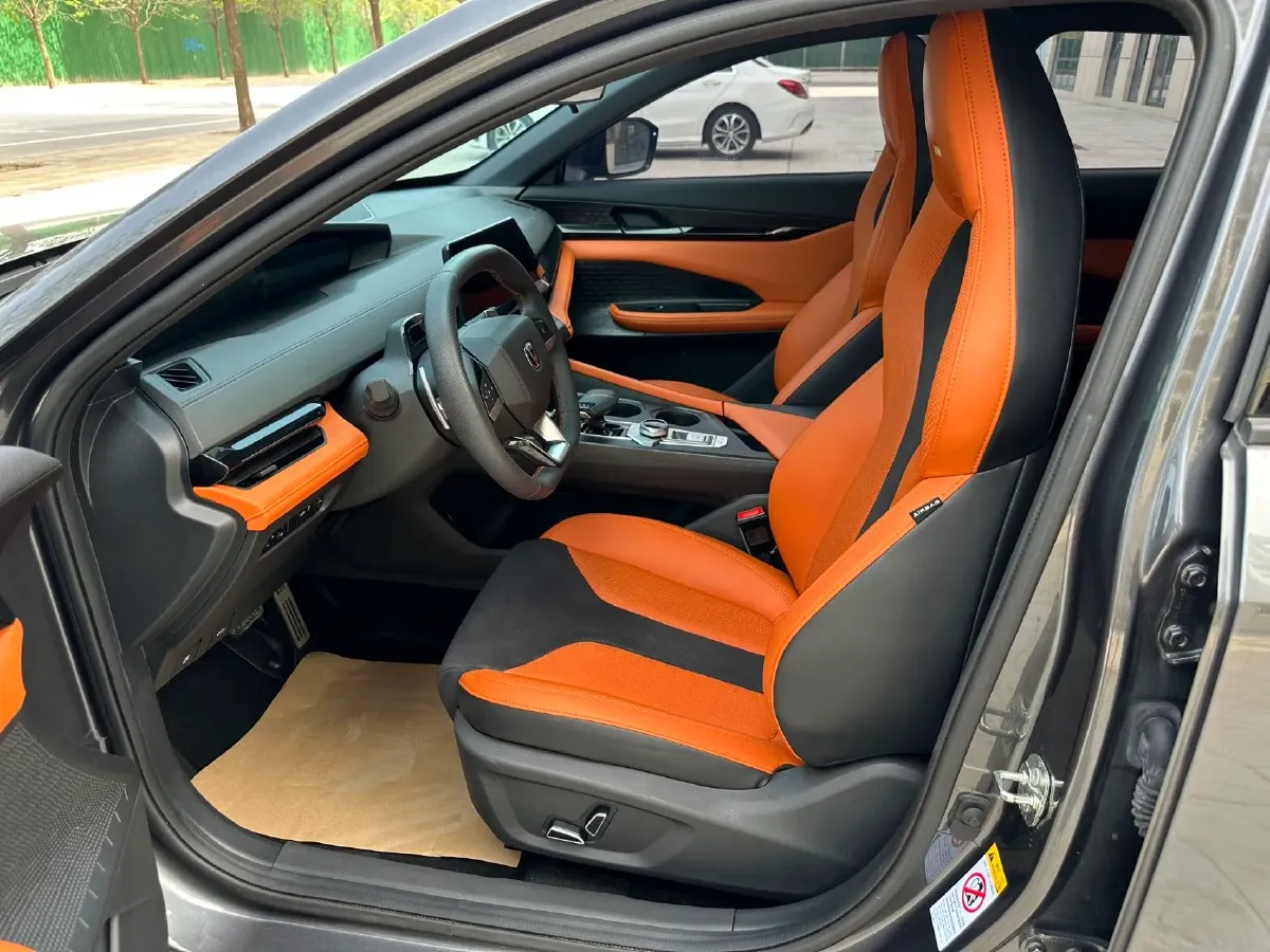 2023 ChangAn UNI-V 1.5T 188HP L4 7DCT,autocango,china used car exporter,china ev exporter,chinese used car exporter,chinese used ev exporter