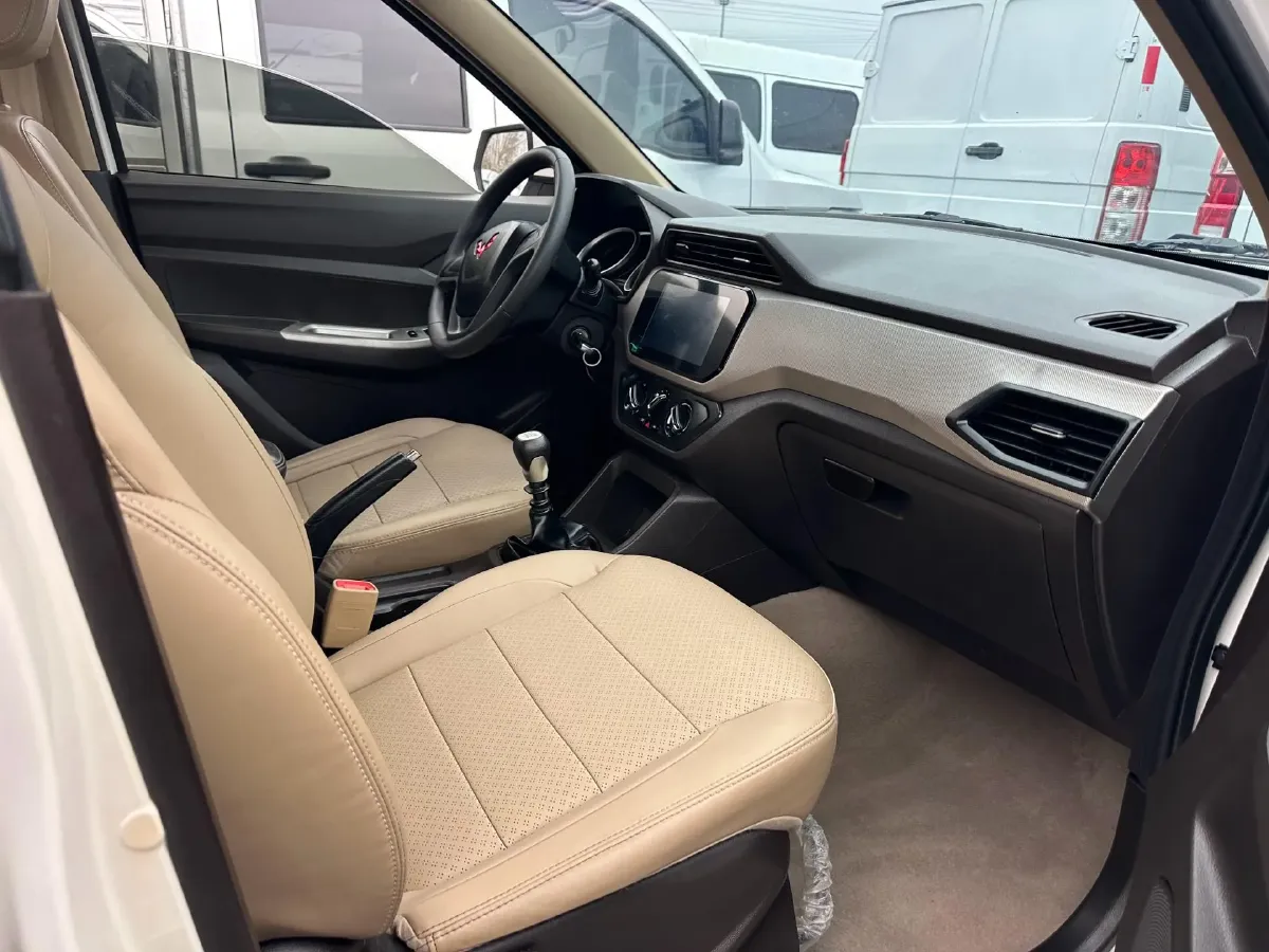 2021 WuLing HongGuang 1.5L 99HP L4 6MT,autocango,china used car exporter,china ev exporter,chinese used car exporter,chinese used ev exporter