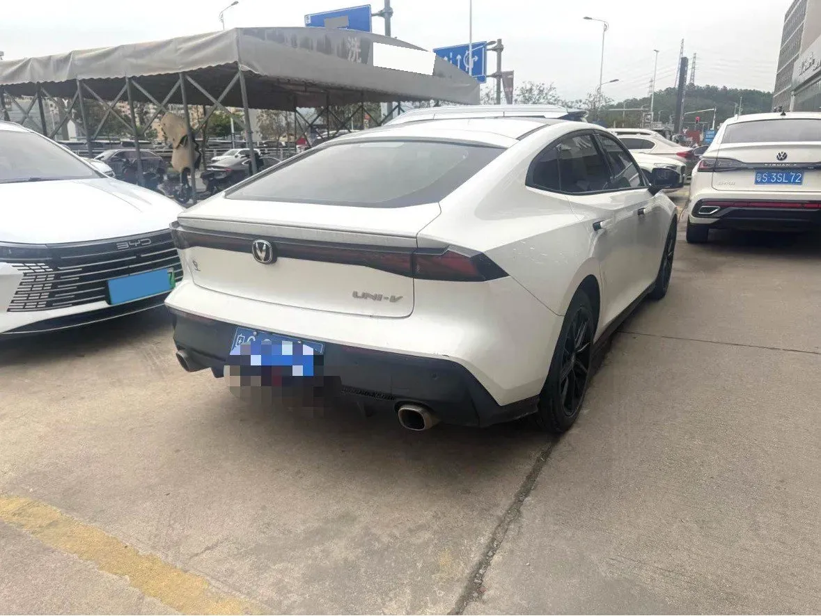 2022 ChangAn UNI-V 1.5T 188HP L4 7DCT,autocango,china used car exporter,china ev exporter,chinese used car exporter,chinese used ev exporter