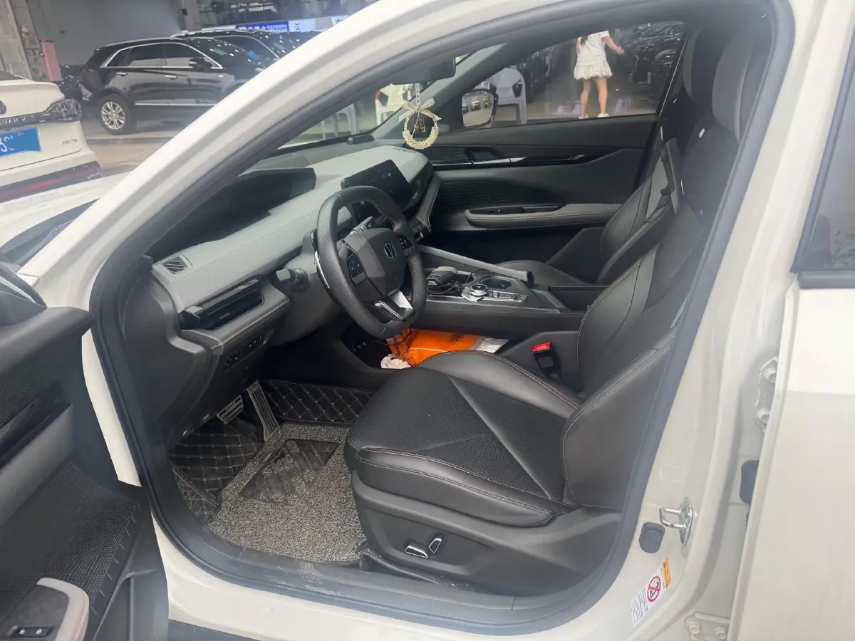 2022 ChangAn UNI-V 1.5T 188HP L4 7DCT,autocango,china used car exporter,china ev exporter,chinese used car exporter,chinese used ev exporter