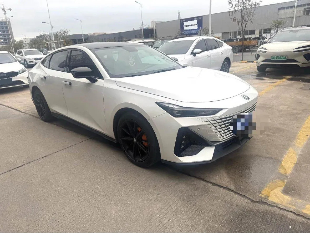 2022 ChangAn UNI-V 1.5T 188HP L4 7DCT,autocango,china used car exporter,china ev exporter,chinese used car exporter,chinese used ev exporter