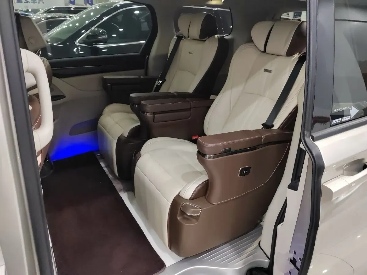 2022 Buick GL8 2.0T 237HP L4 9AT,autocango,china used car exporter,china ev exporter,chinese used car exporter,chinese used ev exporter