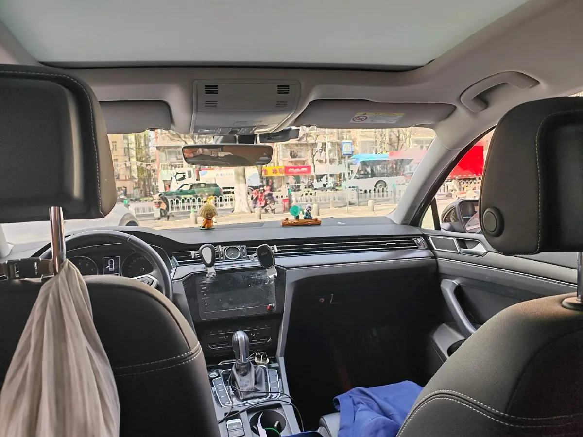 2020 Volkswagen Magotan 2.0T 186HP L4 7DCT,autocango,china used car exporter,china ev exporter,chinese used car exporter,chinese used ev exporter