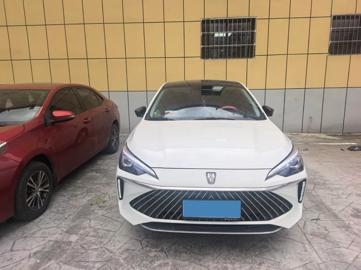 2023 Roewe i5 1.5L 129HP L4 5MT,autocango,china used car exporter,china ev exporter,chinese used car exporter,chinese used ev exporter