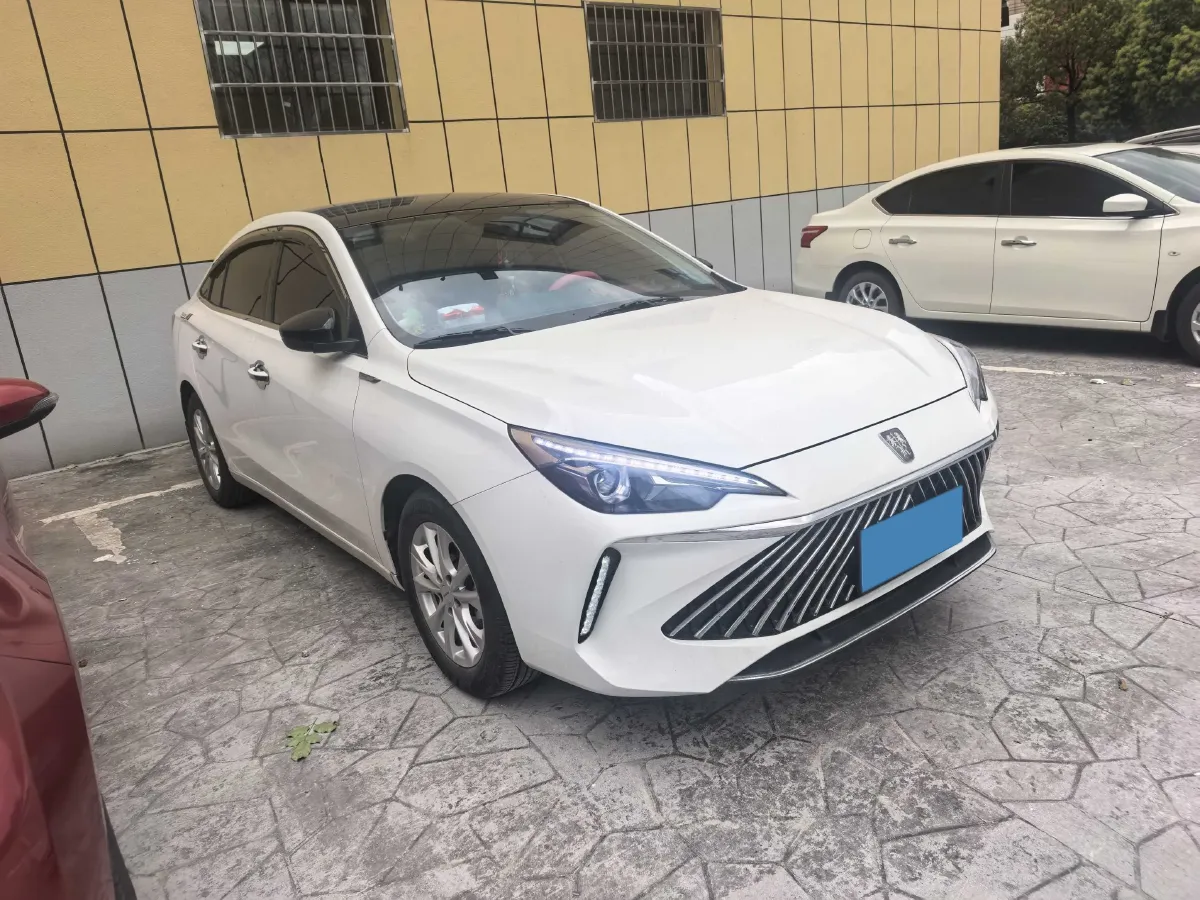 2023 Roewe i5 1.5L 129HP L4 5MT,autocango,china used car exporter,china ev exporter,chinese used car exporter,chinese used ev exporter