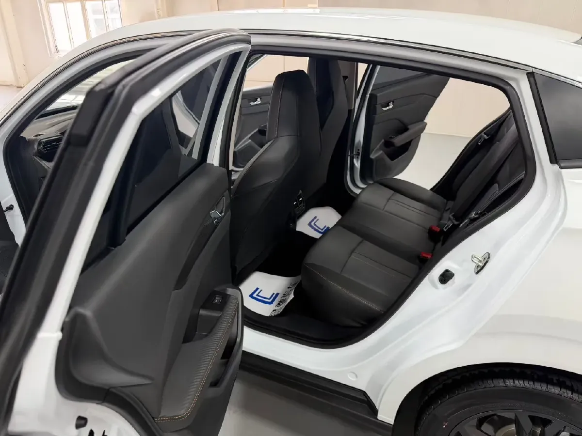 2025 DongFeng Aeolus YiXuan 1.5L 125HP L4 6DCT,autocango,china used car exporter,china ev exporter,chinese used car exporter,chinese used ev exporter
