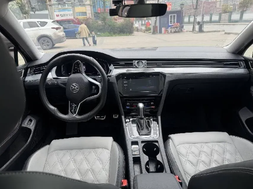 2023 Volkswagen Magotan 2.0T 186HP L4 7DCT,autocango,china used car exporter,china ev exporter,chinese used car exporter,chinese used ev exporter