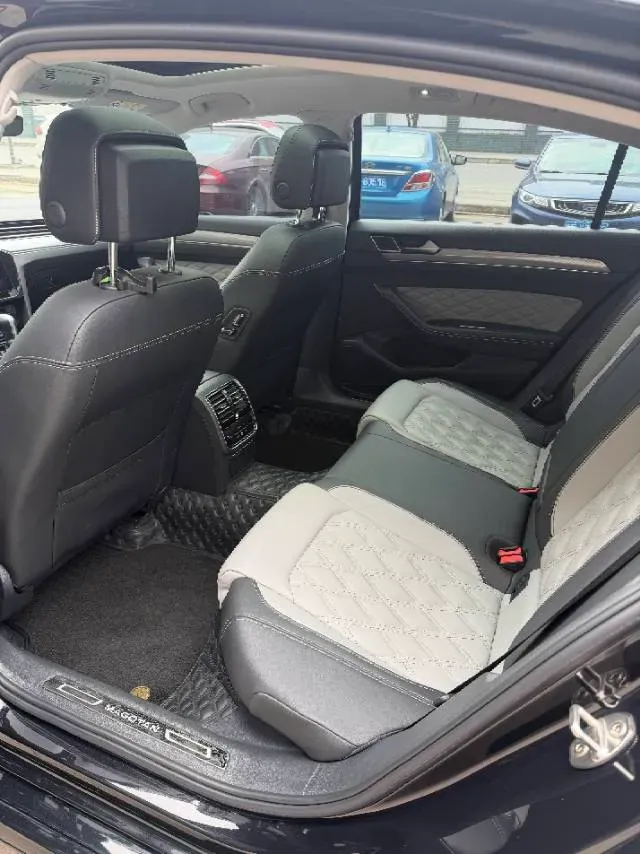 2023 Volkswagen Magotan 2.0T 186HP L4 7DCT,autocango,china used car exporter,china ev exporter,chinese used car exporter,chinese used ev exporter