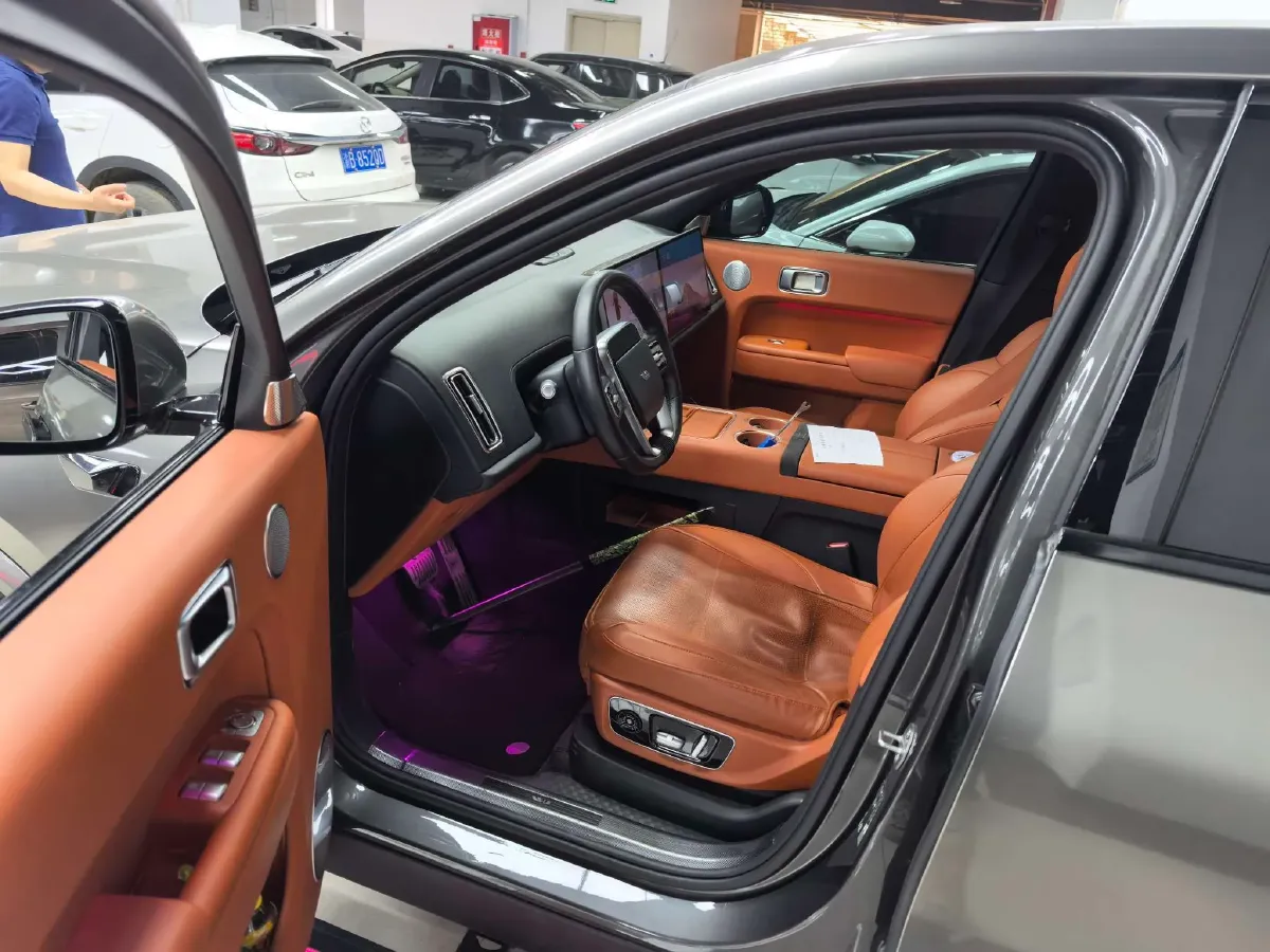 2023 Li L8 Range Extended 154HP REEV 40.9KWH,autocango,china used car exporter,china ev exporter,chinese used car exporter,chinese used ev exporter