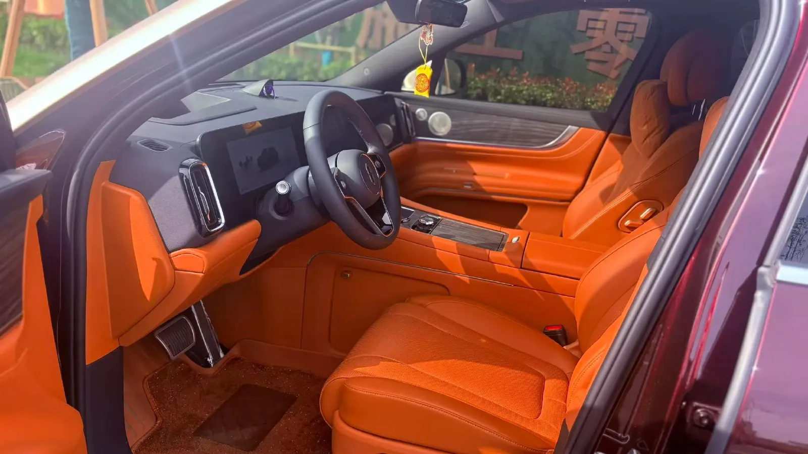 2025 AITO AITO M9 REEV 160HP REEV 52KWH,autocango,china used car exporter,china ev exporter,chinese used car exporter,chinese used ev exporter