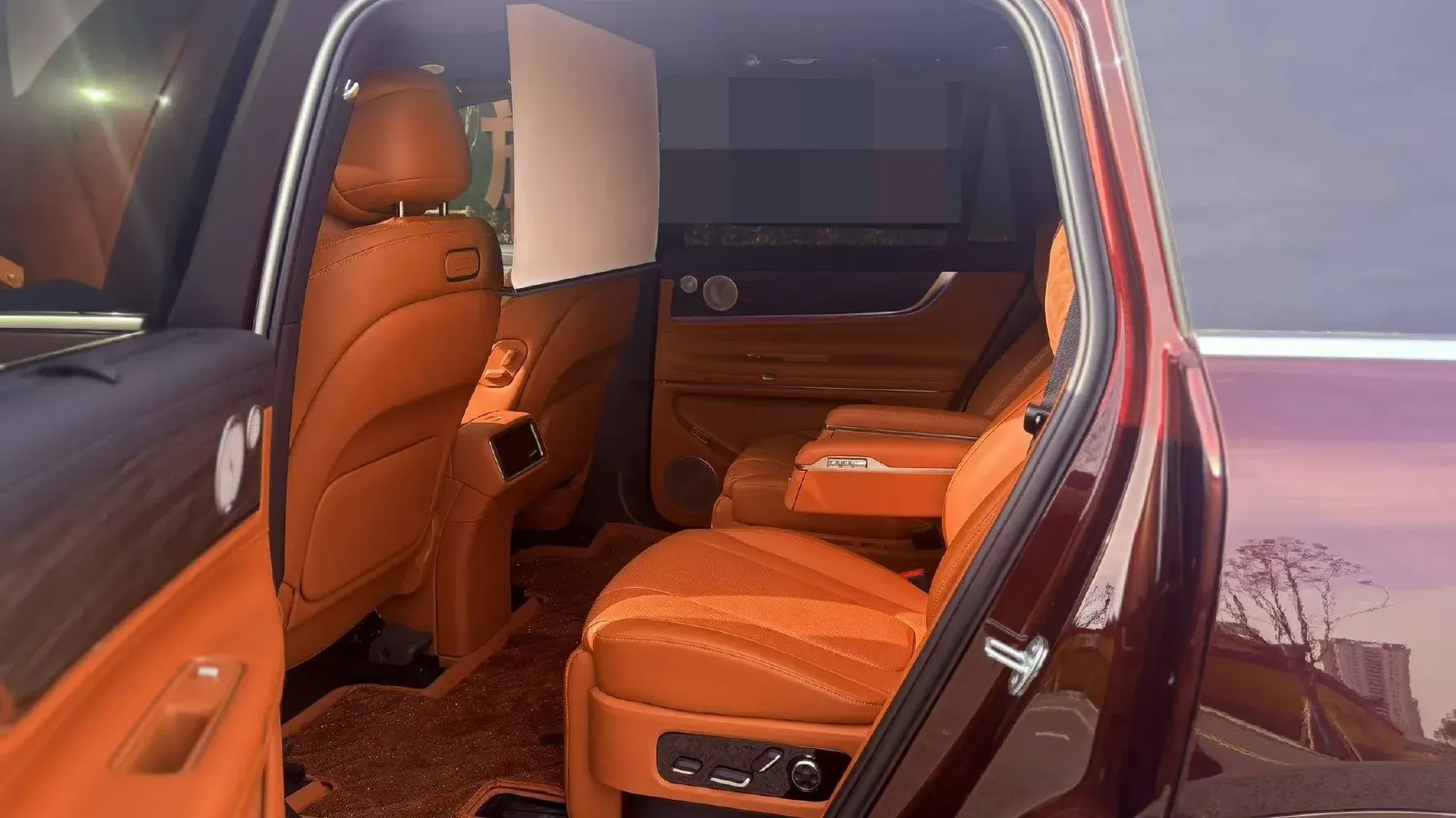 2025 AITO AITO M9 REEV 160HP REEV 52KWH,autocango,china used car exporter,china ev exporter,chinese used car exporter,chinese used ev exporter