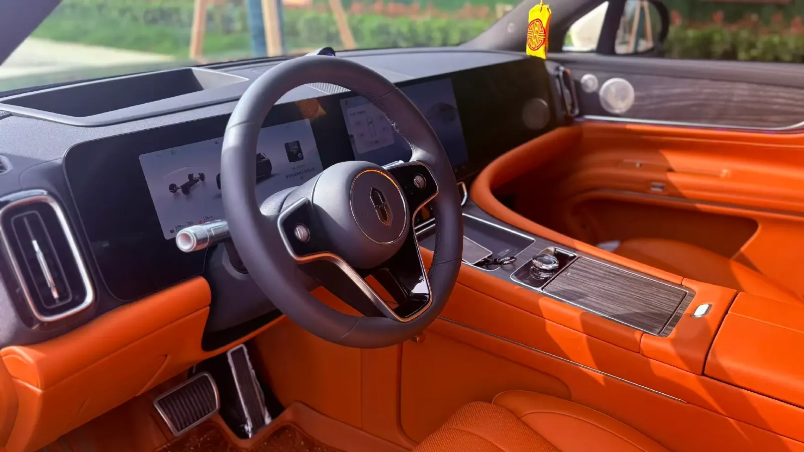 2025 AITO AITO M9 REEV 160HP REEV 52KWH,autocango,china used car exporter,china ev exporter,chinese used car exporter,chinese used ev exporter