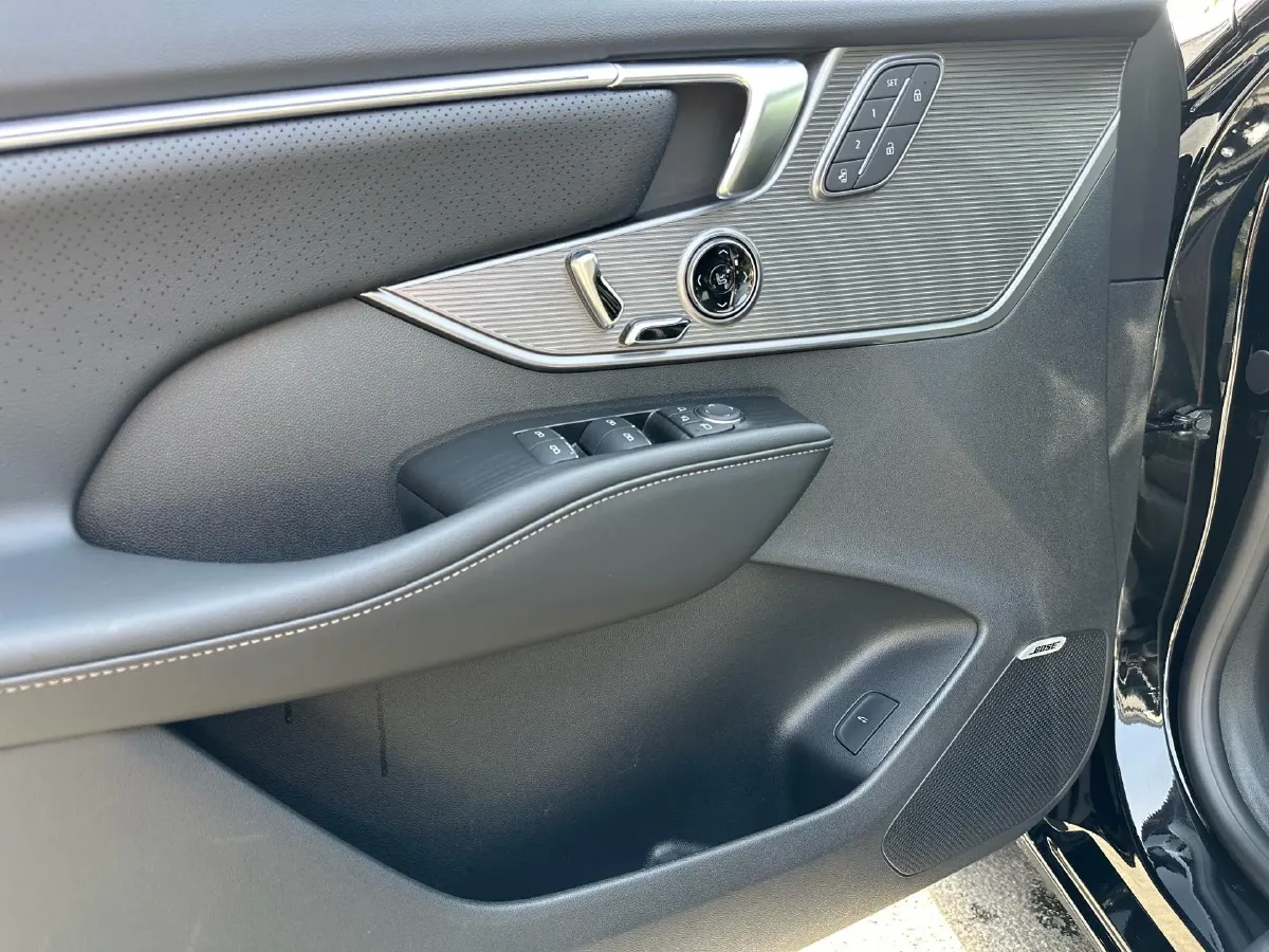 2024 Buick Larcosse 2.0T 237HP L4 9AT,autocango,china used car exporter,china ev exporter,chinese used car exporter,chinese used ev exporter