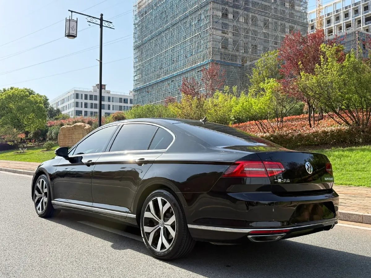 2017 Volkswagen Magotan 2.0T 220HP L4 7DCT,autocango,china used car exporter,china ev exporter,chinese used car exporter,chinese used ev exporter