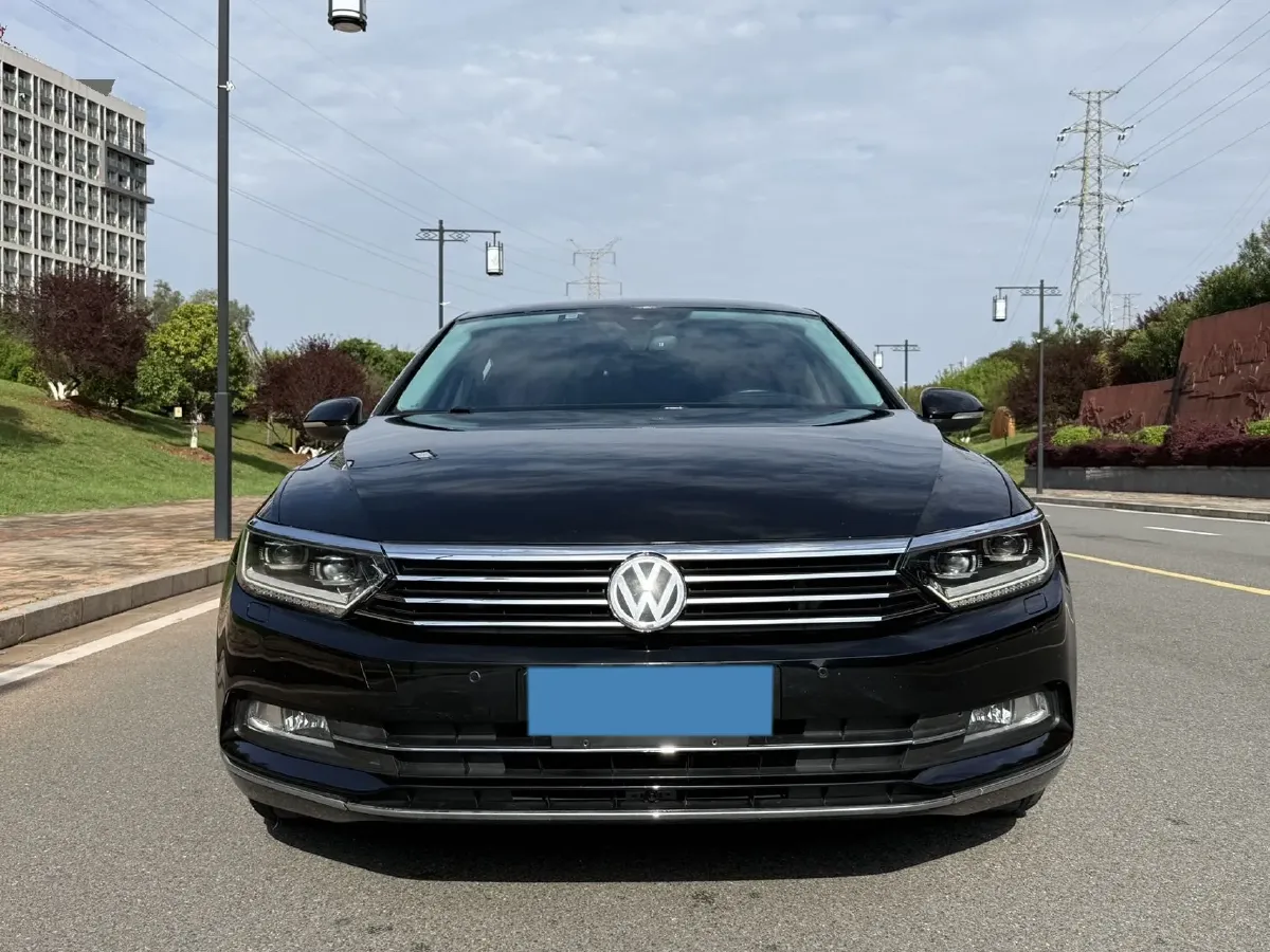 2017 Volkswagen Magotan 2.0T 220HP L4 7DCT,autocango,china used car exporter,china ev exporter,chinese used car exporter,chinese used ev exporter