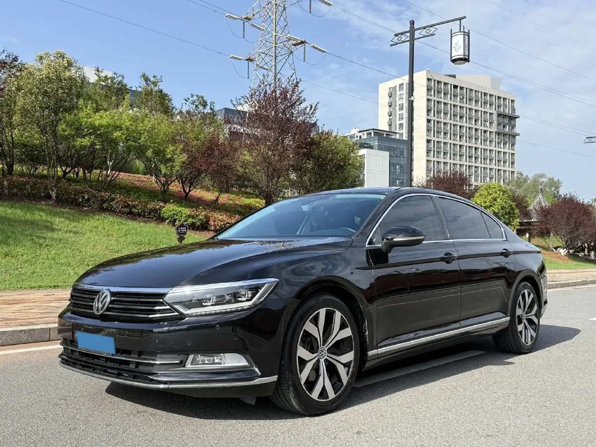 2017 Volkswagen Magotan 2.0T 220HP L4 7DCT,autocango,china used car exporter,china ev exporter,chinese used car exporter,chinese used ev exporter
