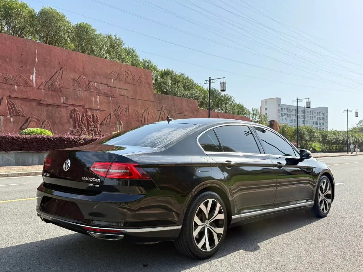 2017 Volkswagen Magotan 2.0T 220HP L4 7DCT,autocango,china used car exporter,china ev exporter,chinese used car exporter,chinese used ev exporter