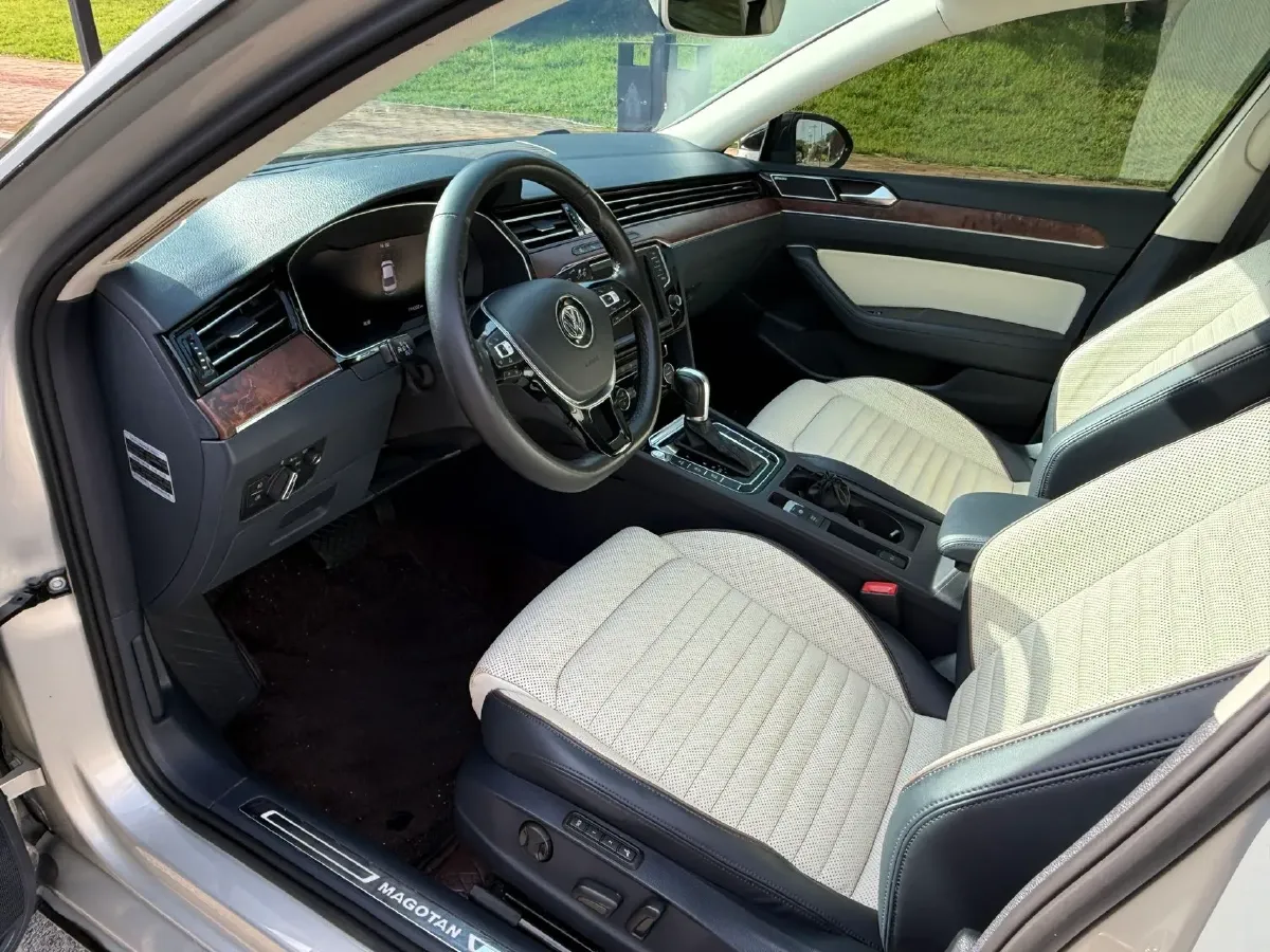 2017 Volkswagen Magotan 2.0T 220HP L4 7DCT,autocango,china used car exporter,china ev exporter,chinese used car exporter,chinese used ev exporter