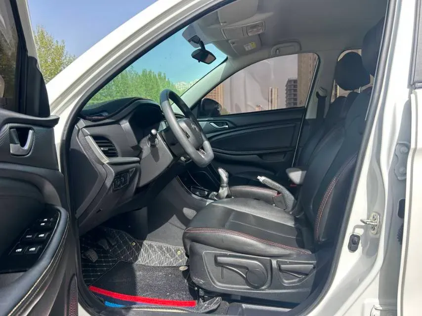 2017 Landwind X2 1.6L 125HP L4 5MT,autocango,china used car exporter,china ev exporter,chinese used car exporter,chinese used ev exporter