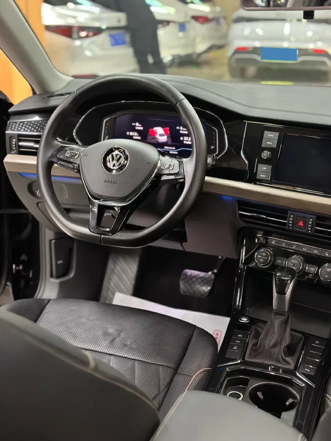 2019 Volvo V40 1.5T 152HP L4 6AT,autocango,china used car exporter,china ev exporter,chinese used car exporter,chinese used ev exporter