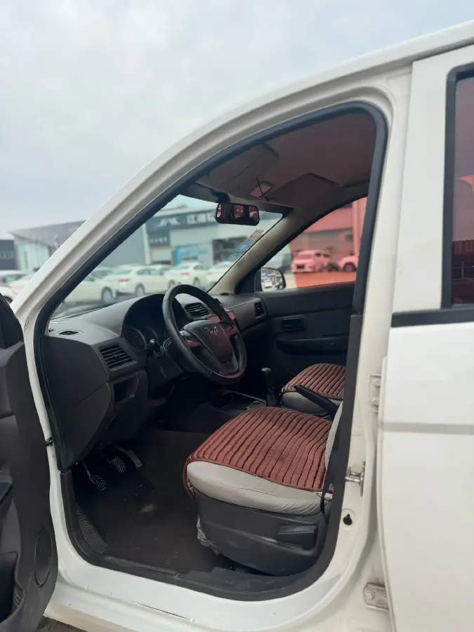 2015 WuLing HongGuang 1.5L 112HP L4 5MT,autocango,china used car exporter,china ev exporter,chinese used car exporter,chinese used ev exporter