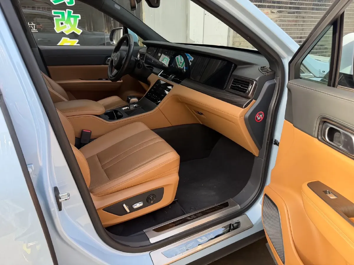 2020 Li ONE Range Extended 131HP REEV 40.5KWH,autocango,china used car exporter,china ev exporter,chinese used car exporter,chinese used ev exporter