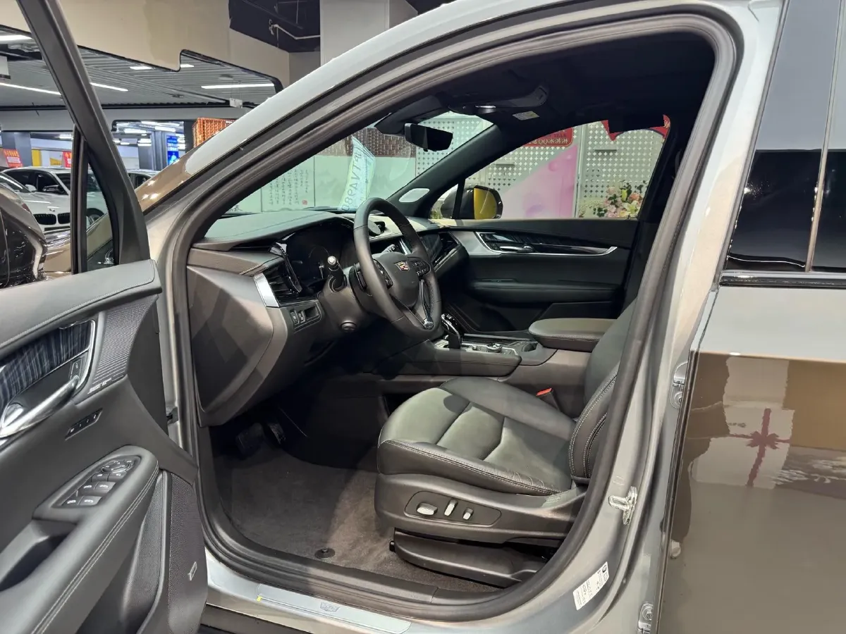 2022 Cadillac XT6 2.0T 237HP L4 9AT,autocango,china used car exporter,china ev exporter,chinese used car exporter,chinese used ev exporter