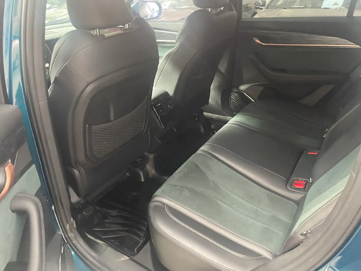 2021 Geely Monjaro 2.0T 218HP L4 7DCT,autocango,china used car exporter,china ev exporter,chinese used car exporter,chinese used ev exporter