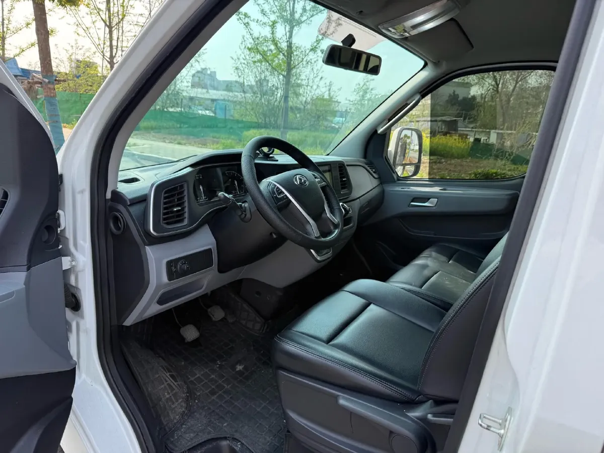 2019 MAXUS XinTu V80 2.5T 136HP L4 6MT,autocango,china used car exporter,china ev exporter,chinese used car exporter,chinese used ev exporter