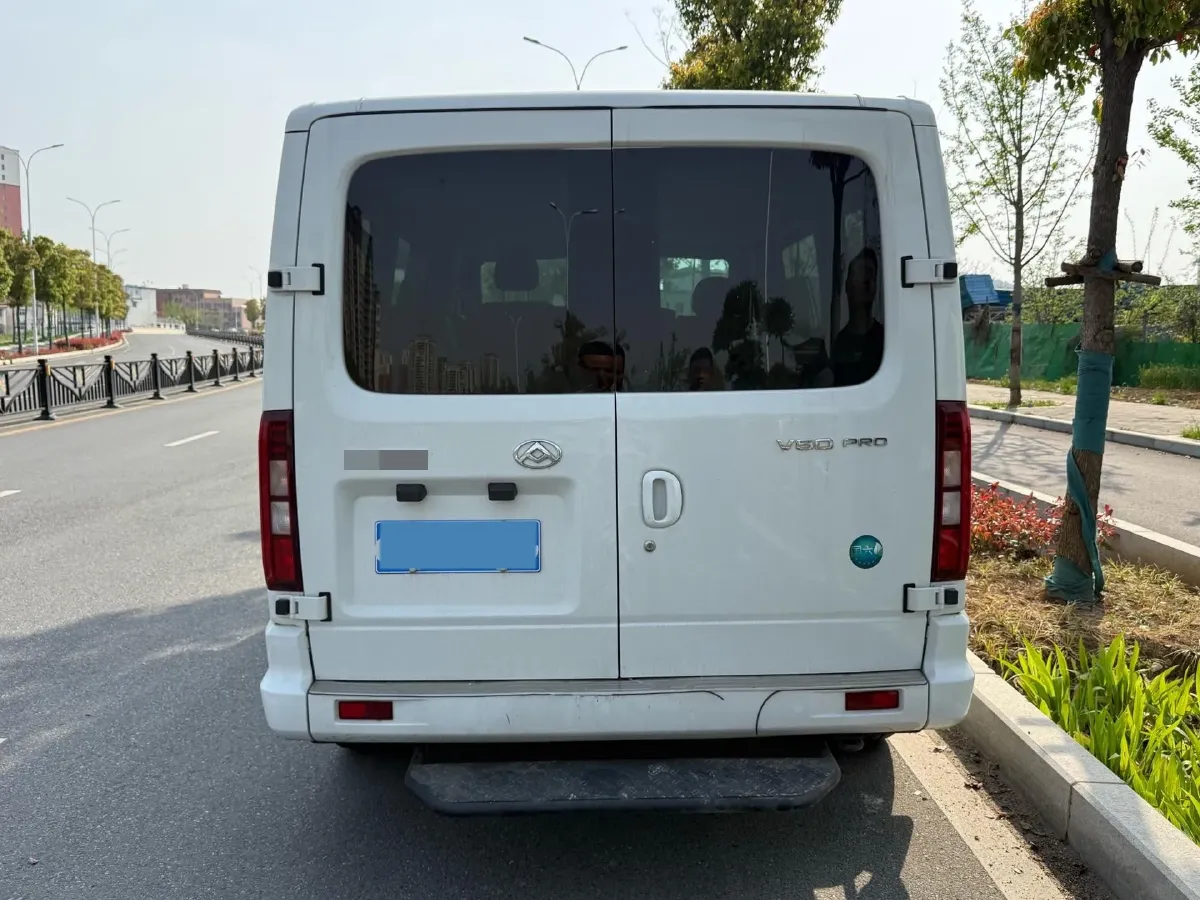 2019 MAXUS XinTu V80 2.5T 136HP L4 6MT,autocango,china used car exporter,china ev exporter,chinese used car exporter,chinese used ev exporter