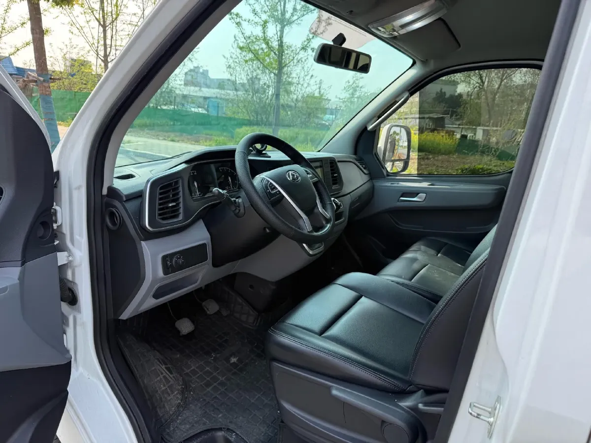 2019 MAXUS XinTu V80 2.5T 136HP L4 6MT,autocango,china used car exporter,china ev exporter,chinese used car exporter,chinese used ev exporter