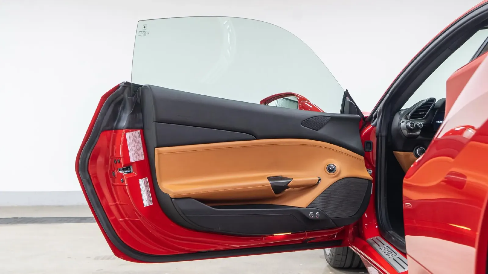 2015 Ferrari 488 3.9T 670HP V8 7DCT,autocango,china used car exporter,china ev exporter,chinese used car exporter,chinese used ev exporter