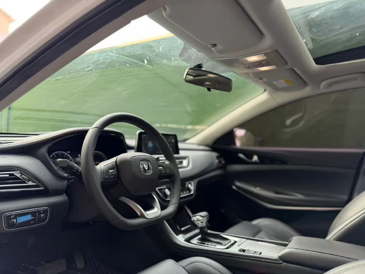 2022 ChangAn Raeton CC 1.5T 188HP L4 7DCT,autocango,china used car exporter,china ev exporter,chinese used car exporter,chinese used ev exporter