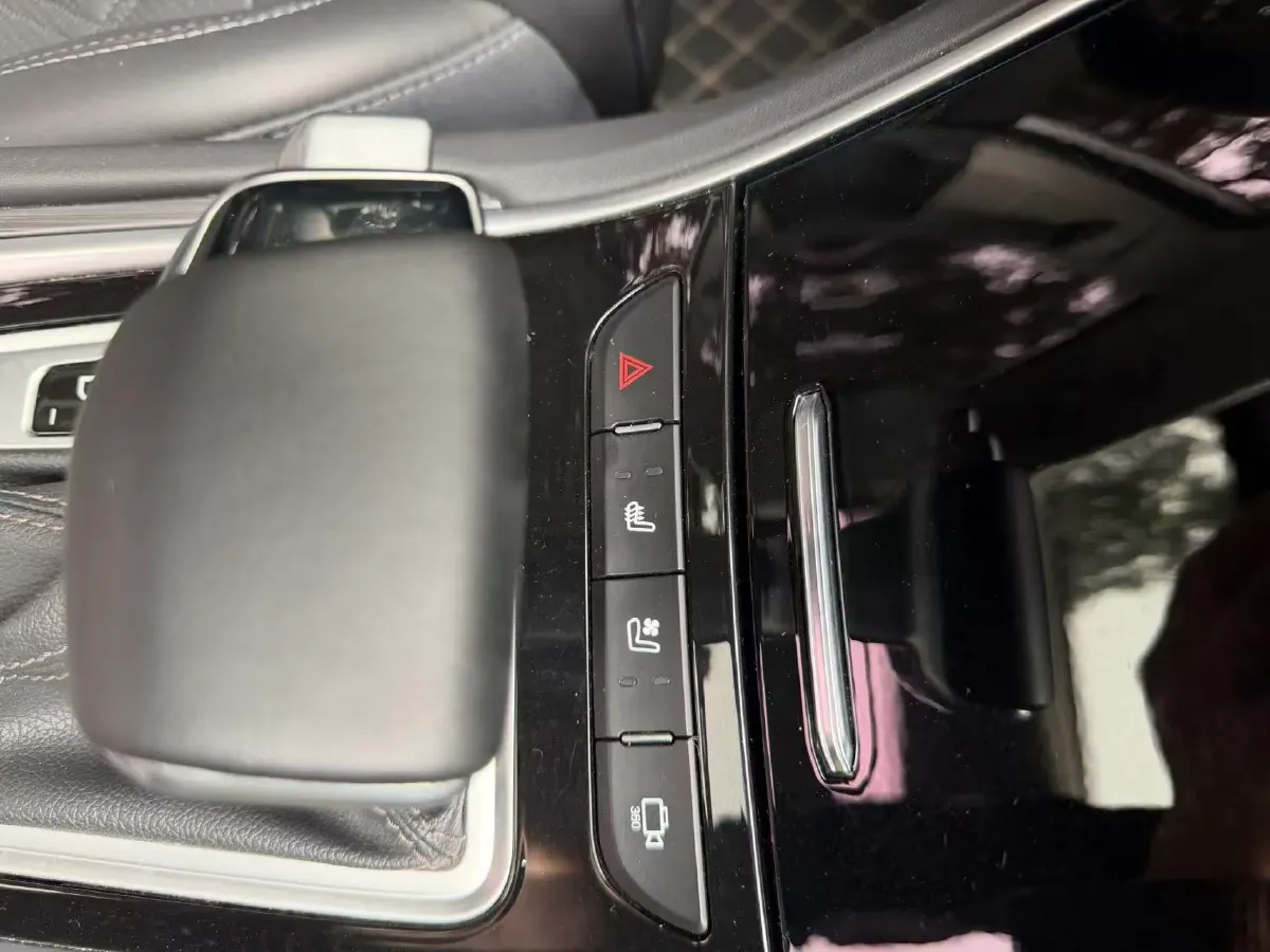 2022 ChangAn Raeton CC 1.5T 188HP L4 7DCT,autocango,china used car exporter,china ev exporter,chinese used car exporter,chinese used ev exporter