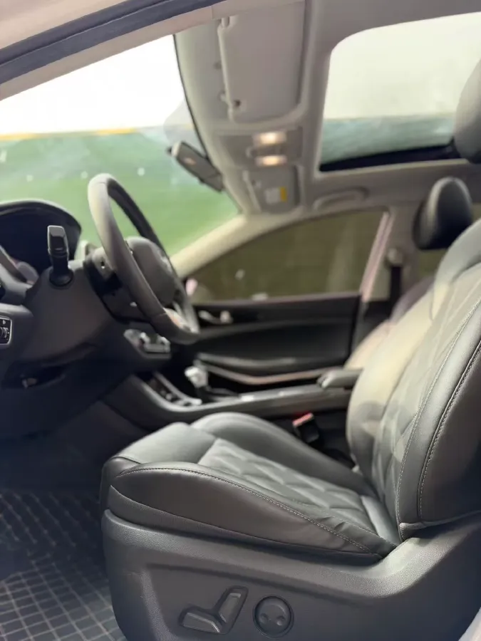 2022 ChangAn Raeton CC 1.5T 188HP L4 7DCT,autocango,china used car exporter,china ev exporter,chinese used car exporter,chinese used ev exporter