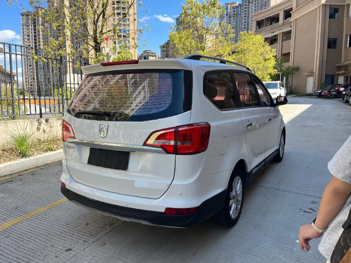 2016 BaoJun 560 1.5T 150HP L4 6MT,autocango,china used car exporter,china ev exporter,chinese used car exporter,chinese used ev exporter