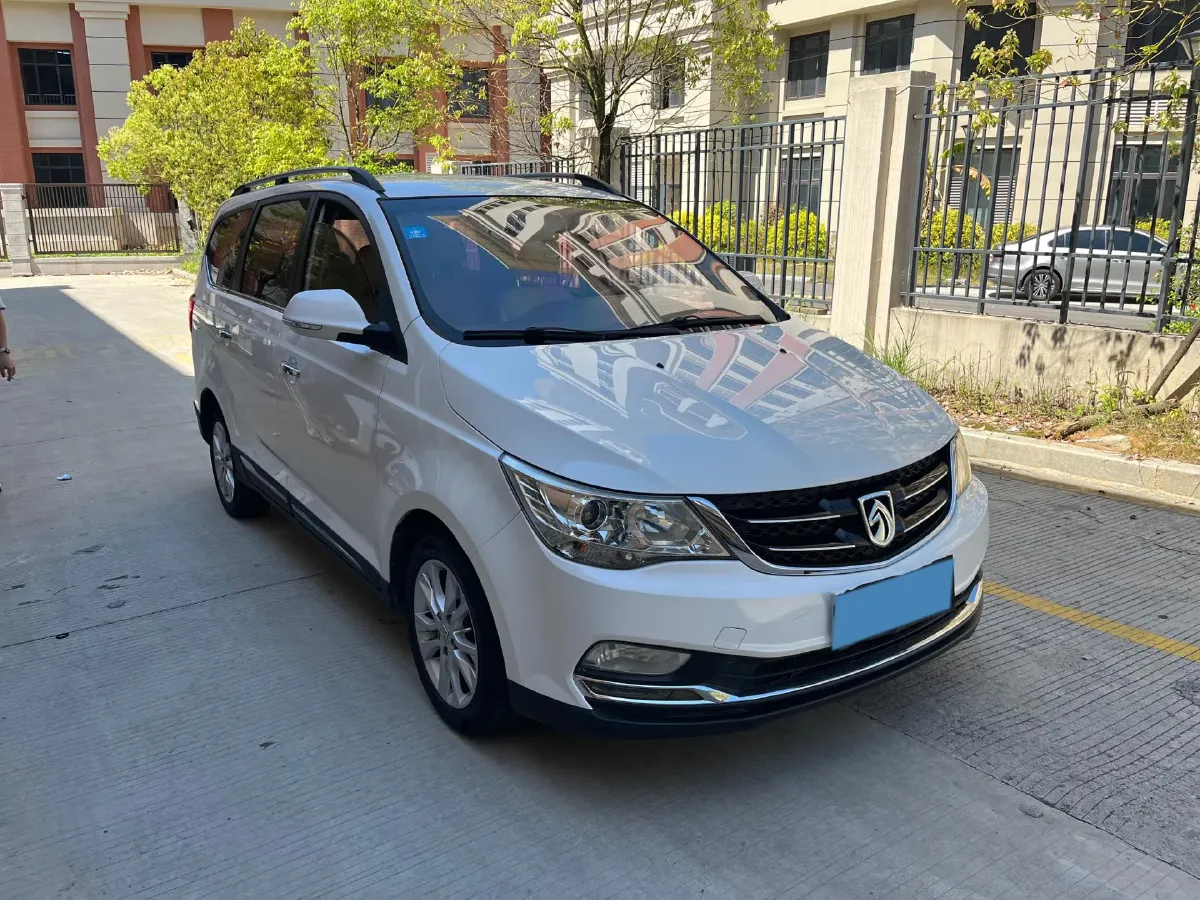 2016 BaoJun 560 1.5T 150HP L4 6MT,autocango,china used car exporter,china ev exporter,chinese used car exporter,chinese used ev exporter